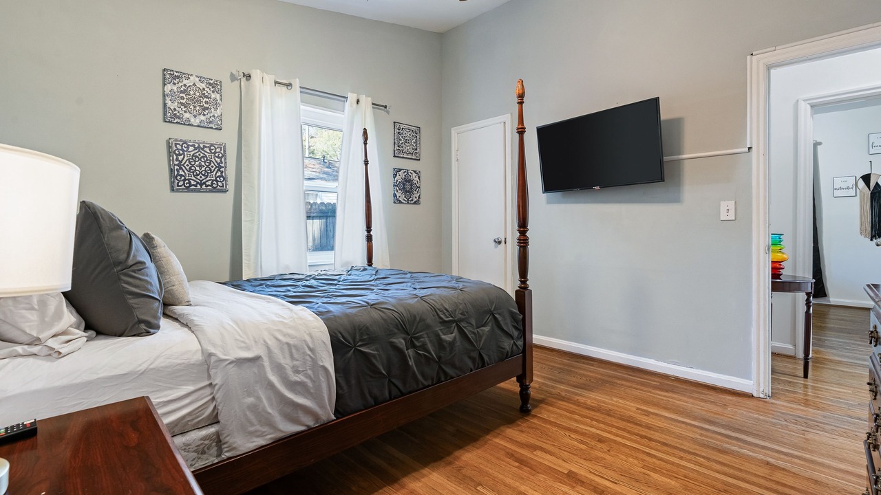 Photo of Bedroom in Crestline Heights