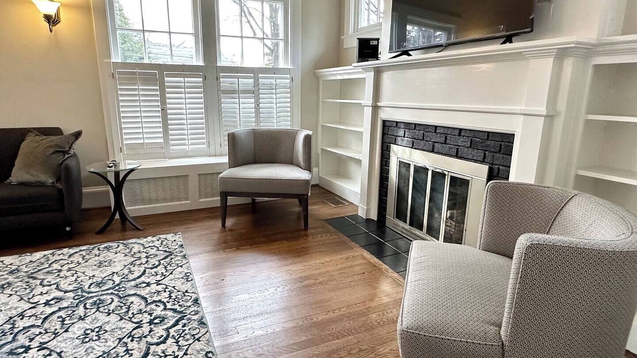 Photo of Livingroom in Bethesda