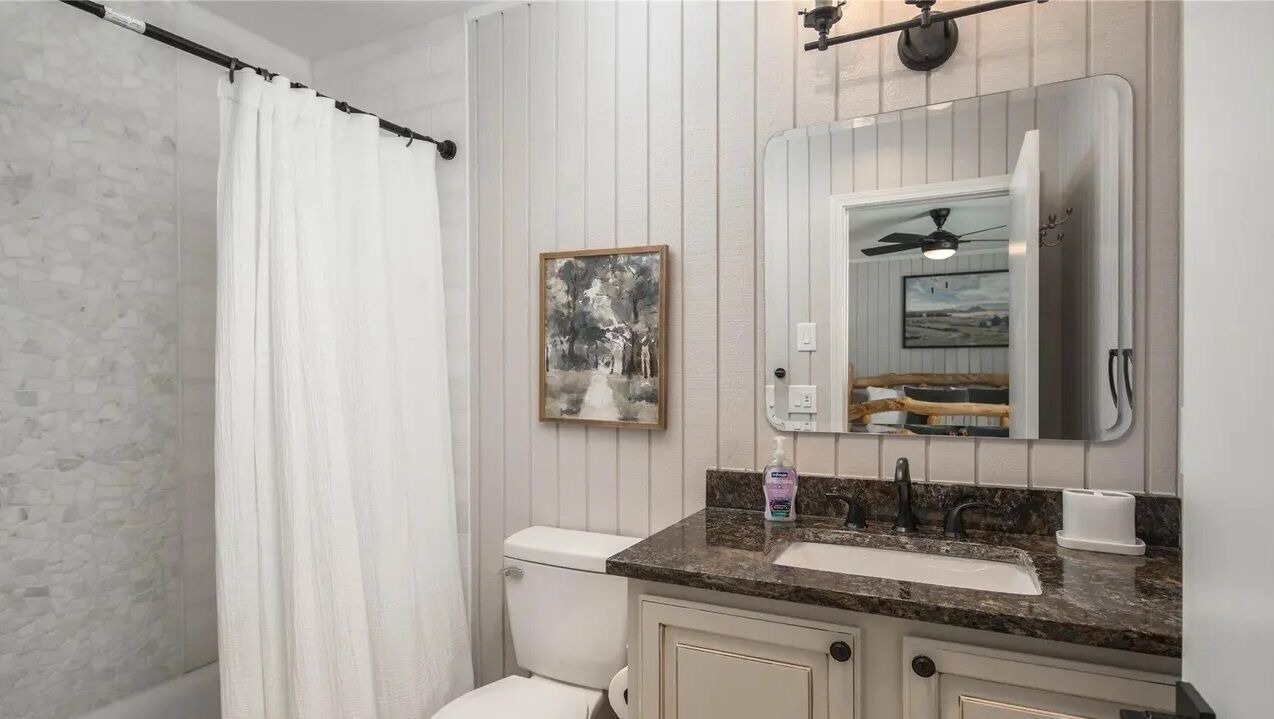 Photo of Bathroom in Seven Devils