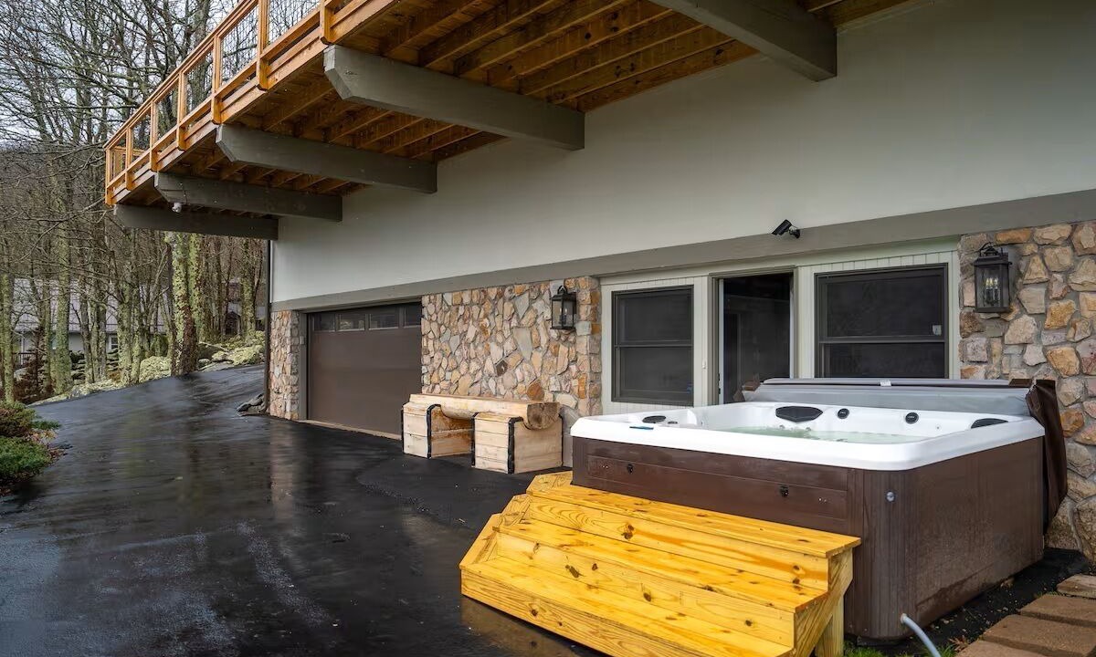 Photo of Patio Balcony in Seven Devils