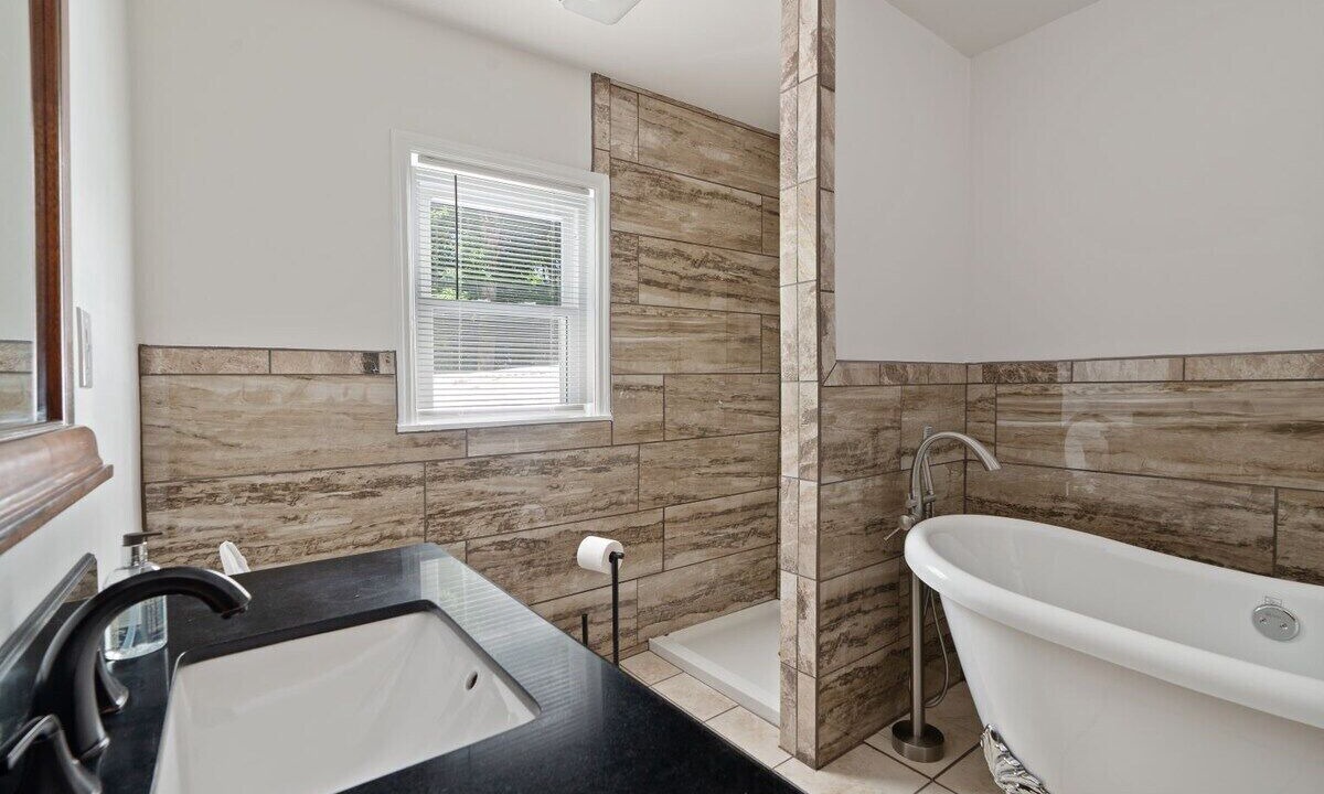 Photo of Bathroom in Guntersville