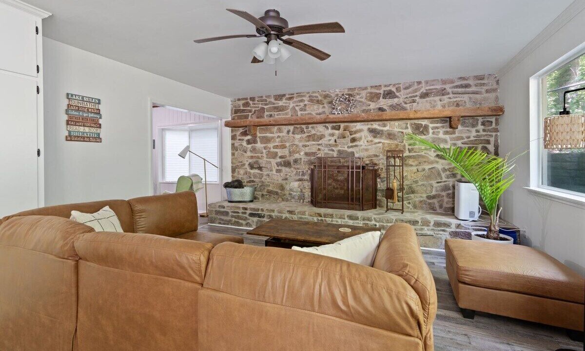 Photo of Livingroom in Guntersville