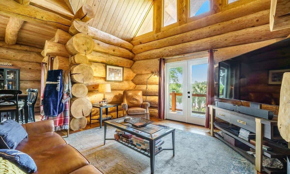 Photo of Livingroom in Manning