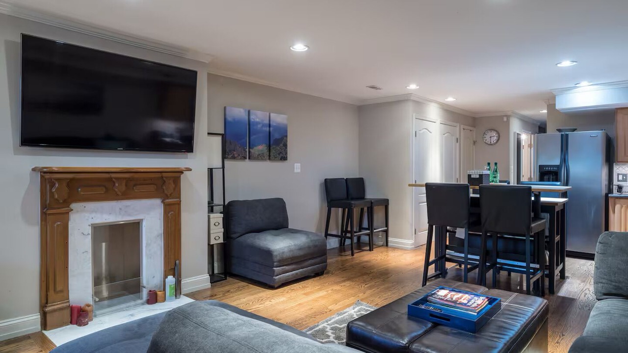 Photo of Livingroom in Truxton Circle