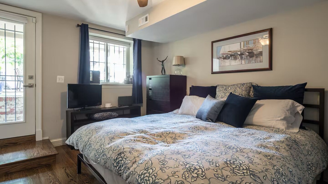 Photo of Bedroom in Truxton Circle