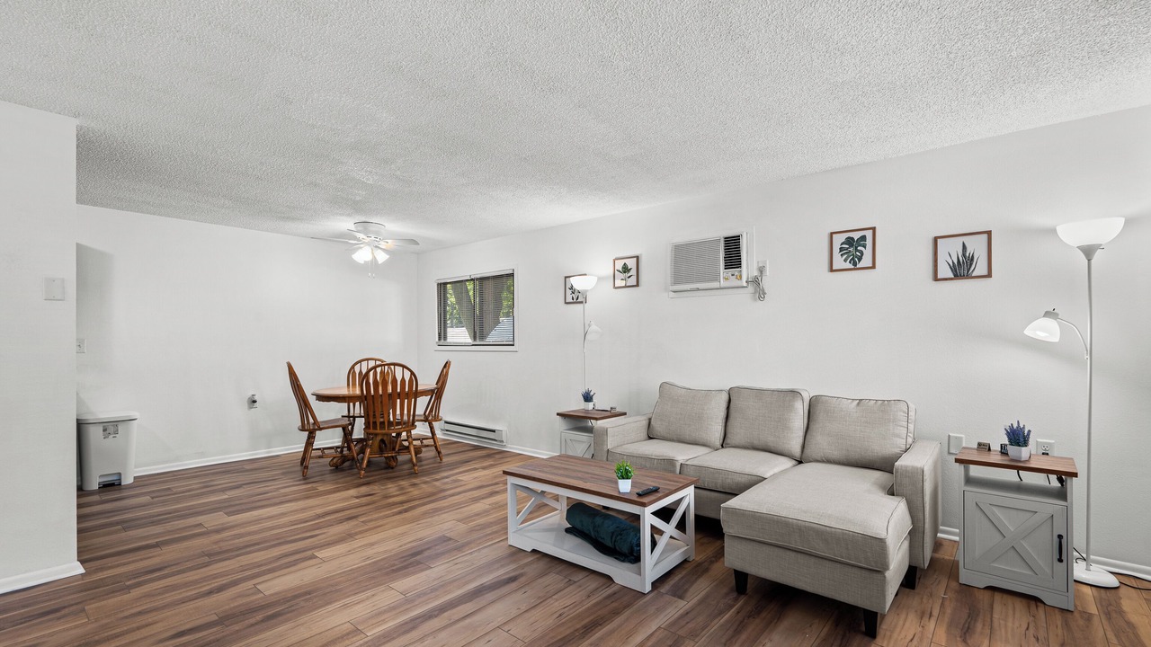 Photo of Livingroom in Le Claire