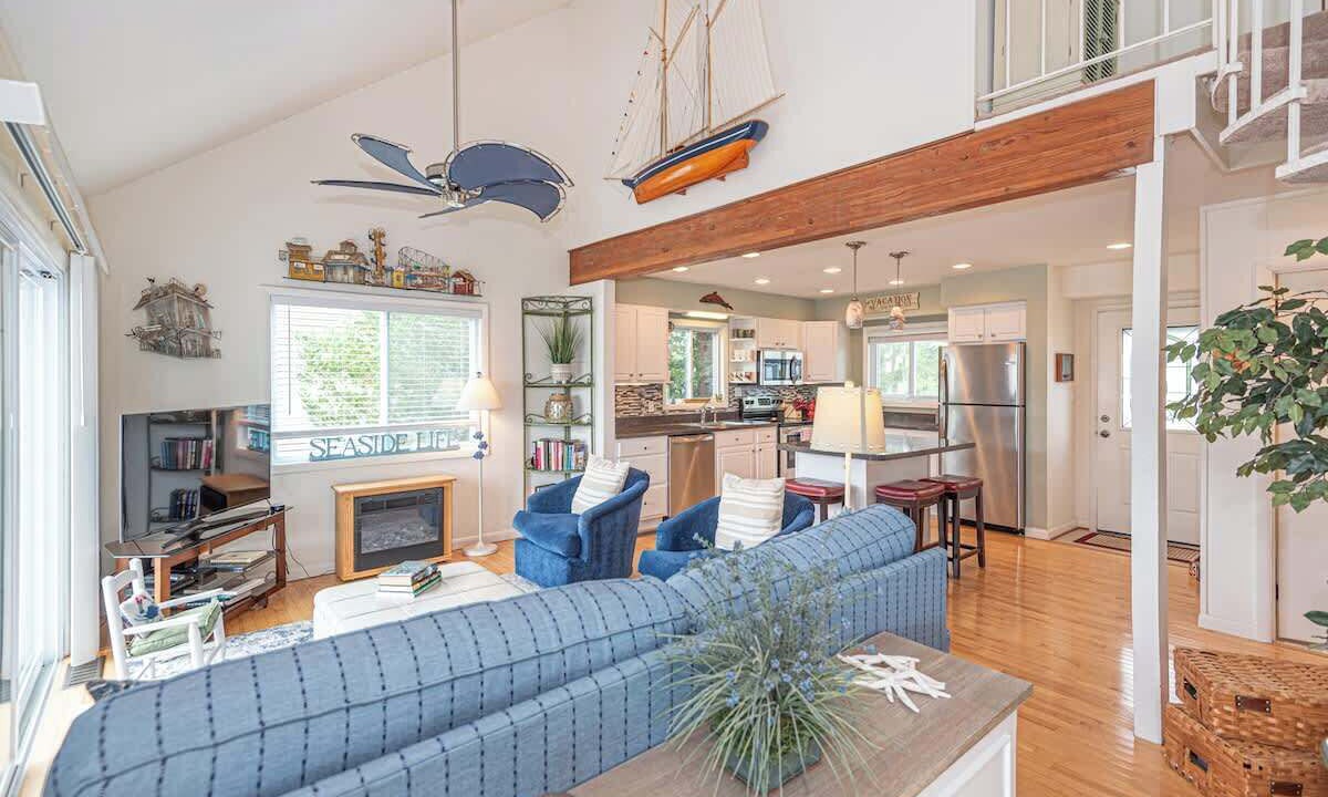 Photo of Livingroom in Ocean Pines