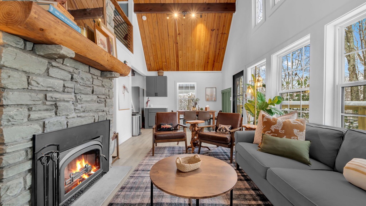 Photo of Livingroom in Charter Hills