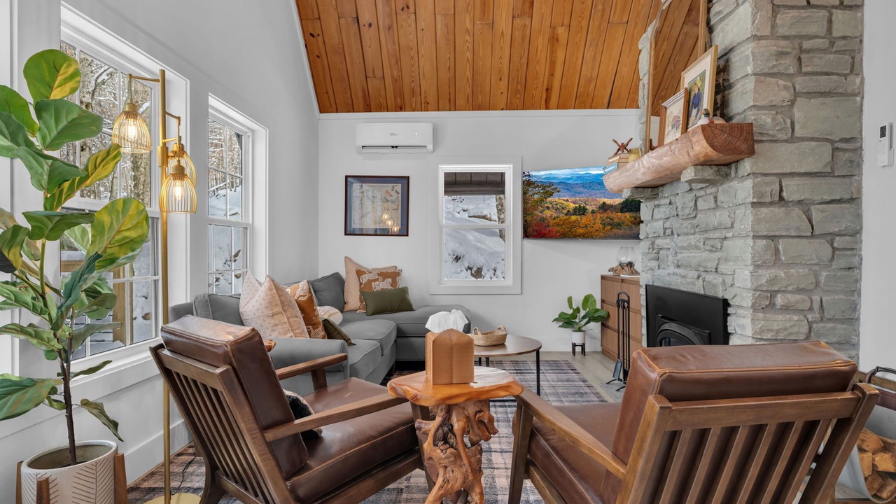 Photo of Livingroom in Charter Hills