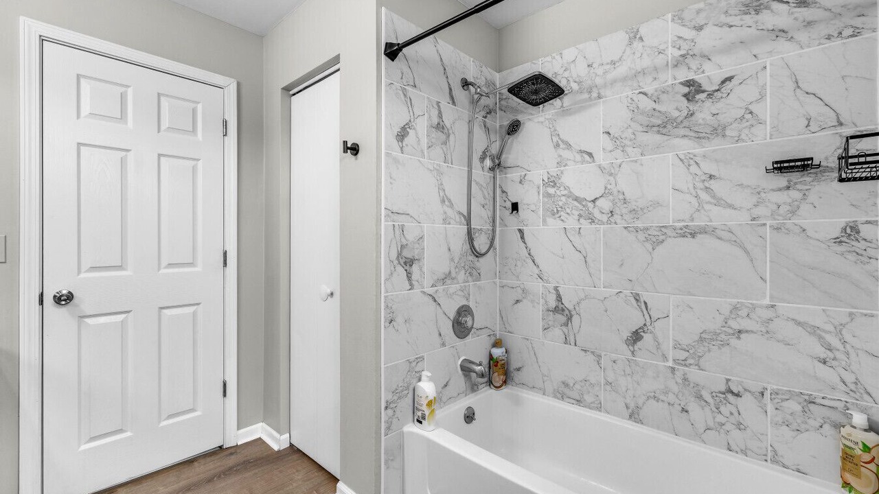 Photo of Bathroom in Lake in the Hills
