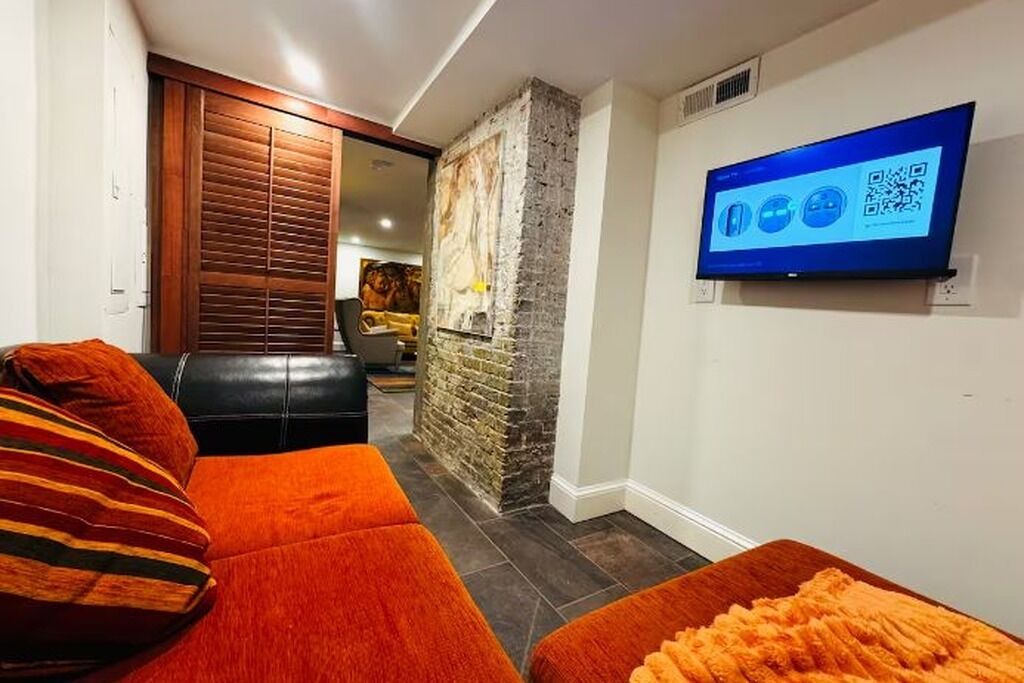 Photo of Livingroom in North Roland Park/Poplar Hill