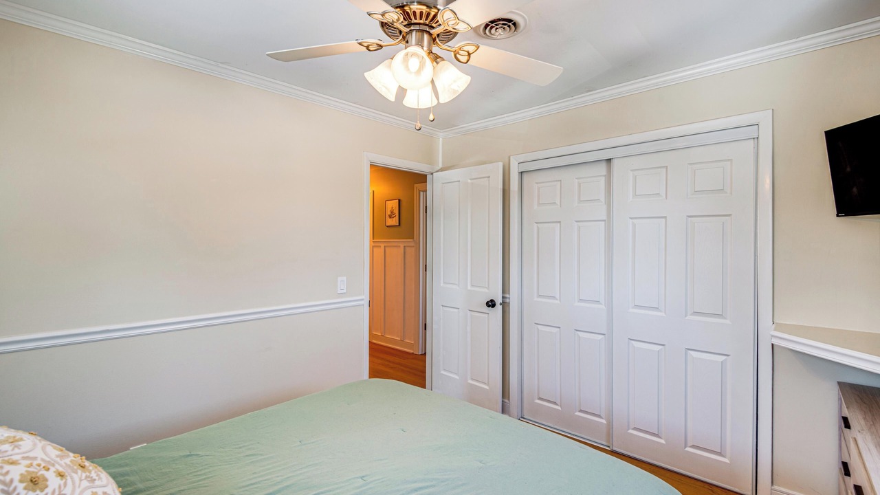 Photo of Bedroom in Lake in the Hills