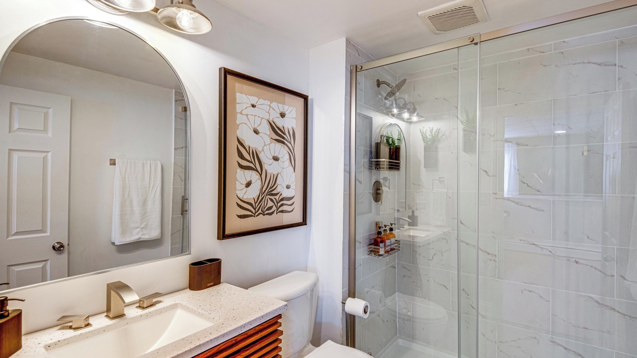 Photo of Bathroom in Lake in the Hills
