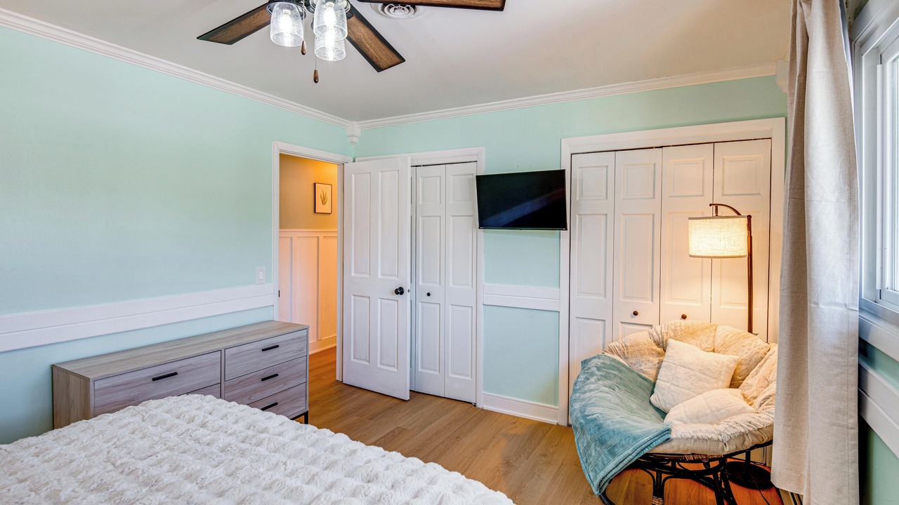 Photo of Bedroom in Lake in the Hills