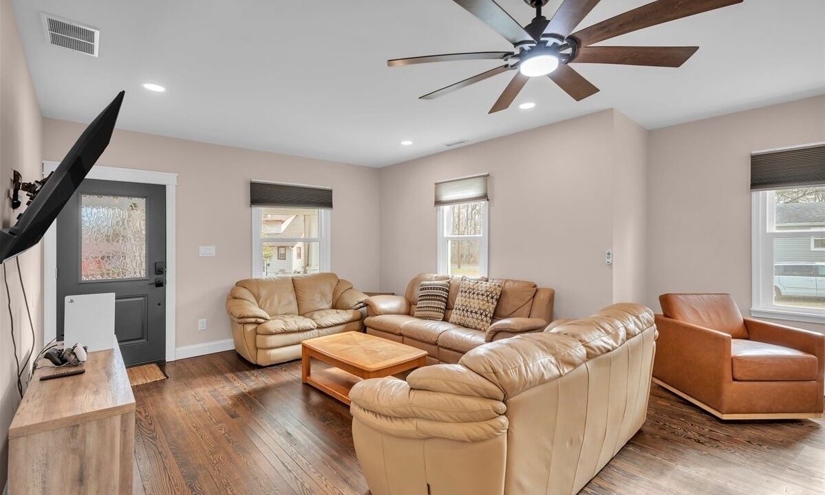Photo of Livingroom in Glassboro