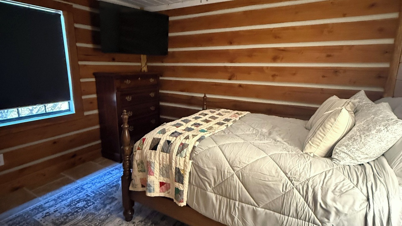 Photo of Bedroom in Gadsden