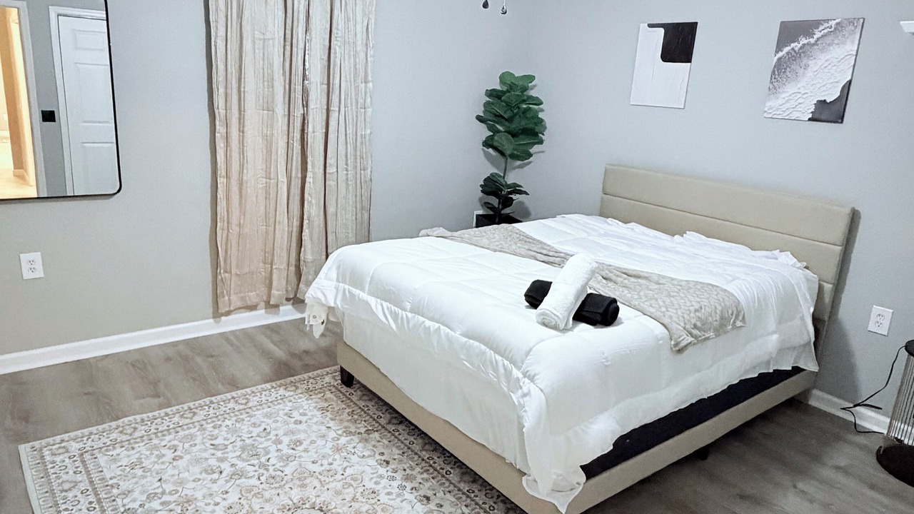 Photo of Bedroom in Lansdowne