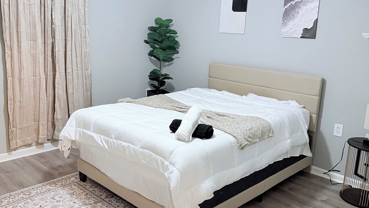Photo of Bedroom in Lansdowne