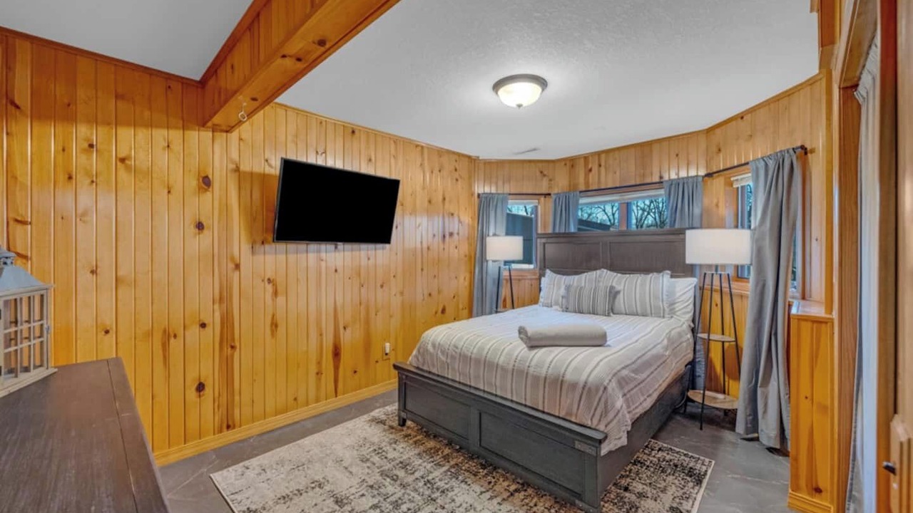 Photo of Bedroom in Grimes