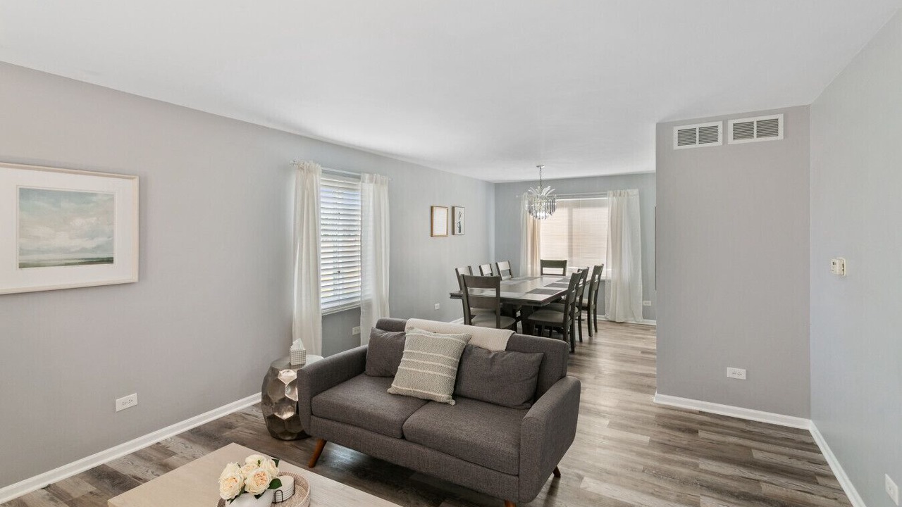 Photo of Livingroom in Crystal Lake