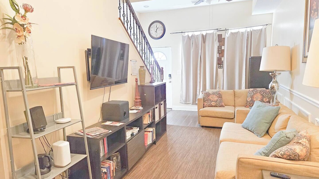 Photo of Livingroom in Downtown Baltimore
