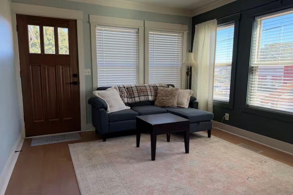 Photo of Livingroom in Guntersville