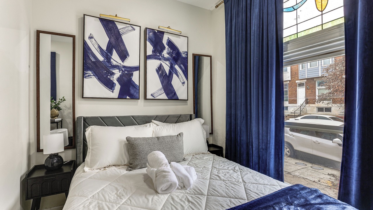 Photo of Bedroom in Greektown
