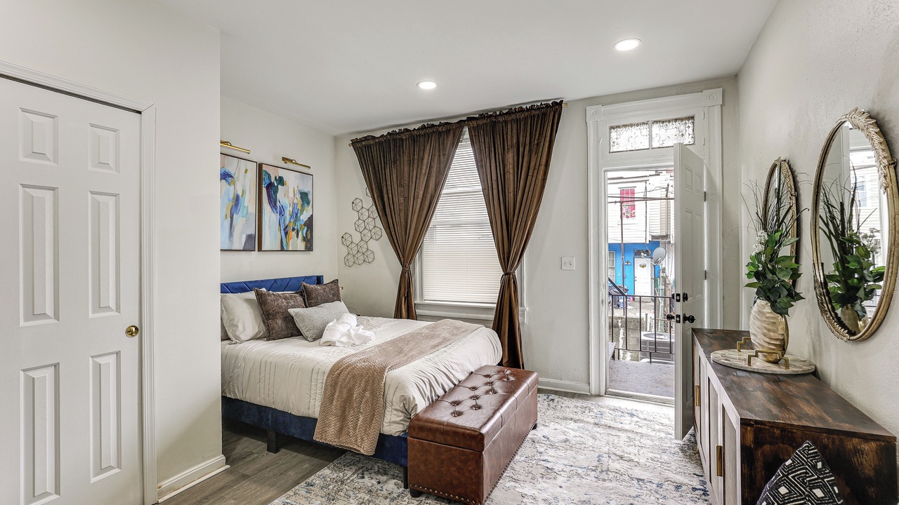 Photo of Bedroom in Greektown