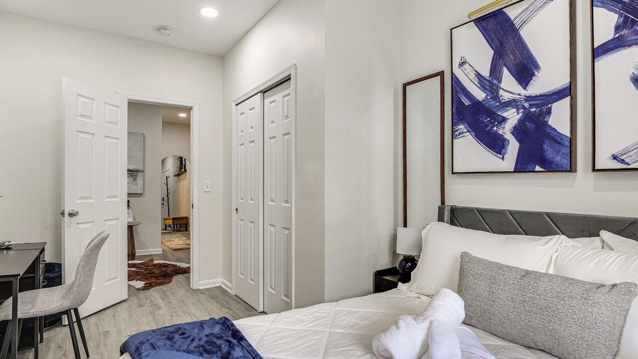 Photo of Bedroom in Greektown