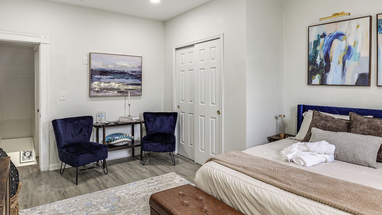 Photo of Bedroom in Greektown