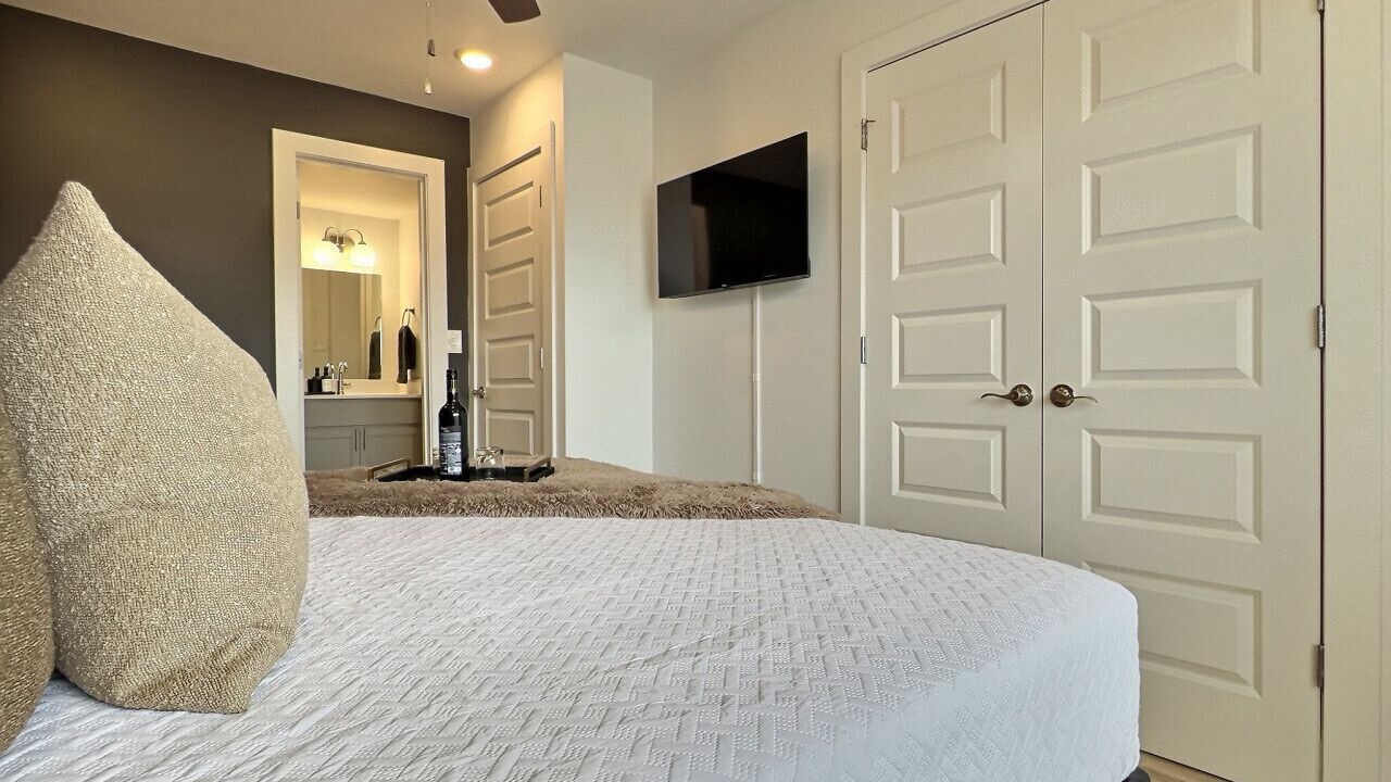Photo of Bedroom in Crestline Heights