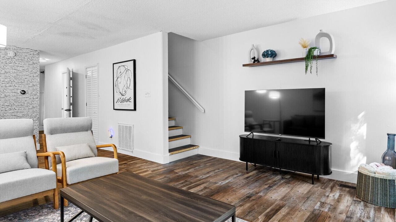 Photo of Livingroom in Ashley Oaks