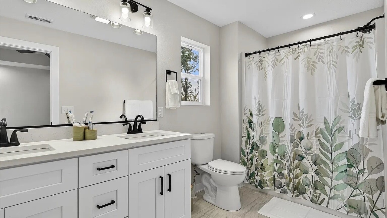 Photo of Bathroom in Urbandale
