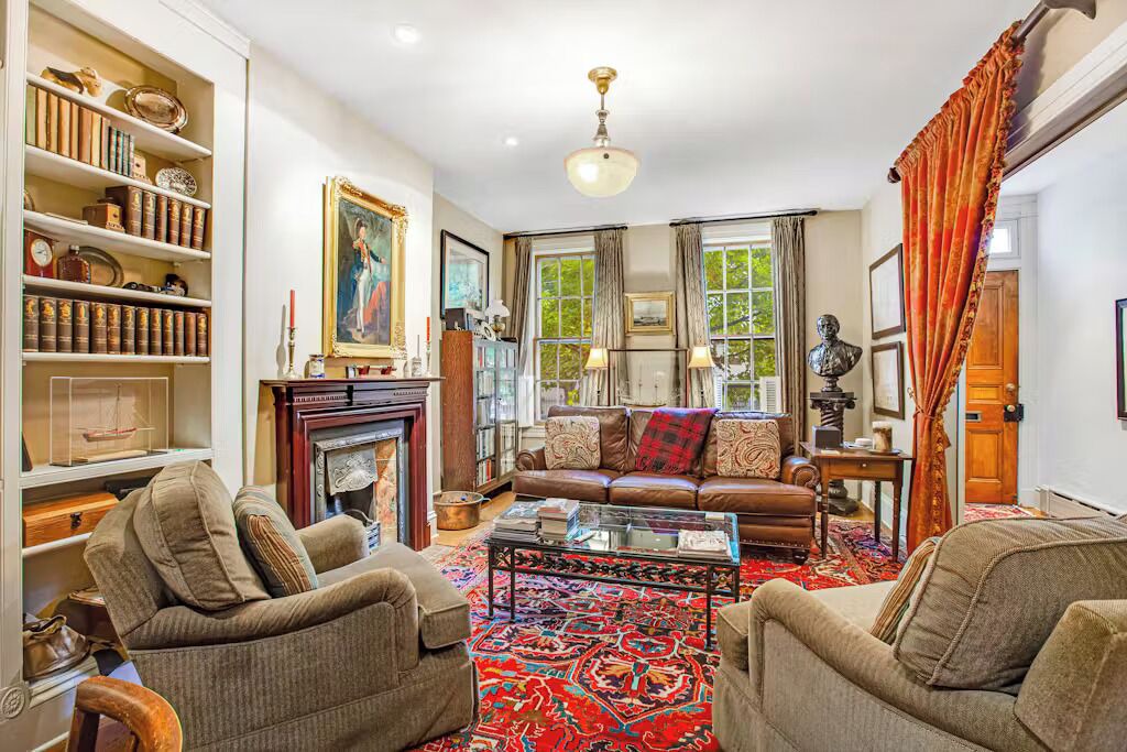Photo of Livingroom in Historic District