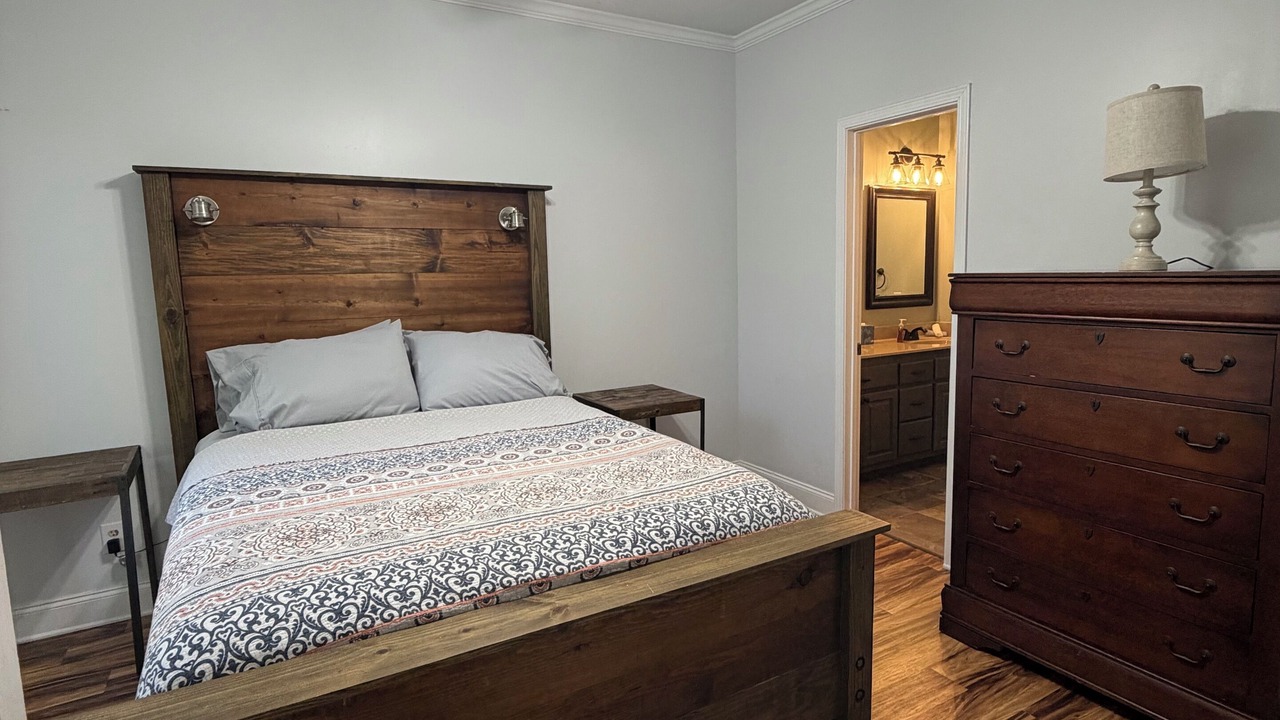 Photo of Bedroom in Guntersville
