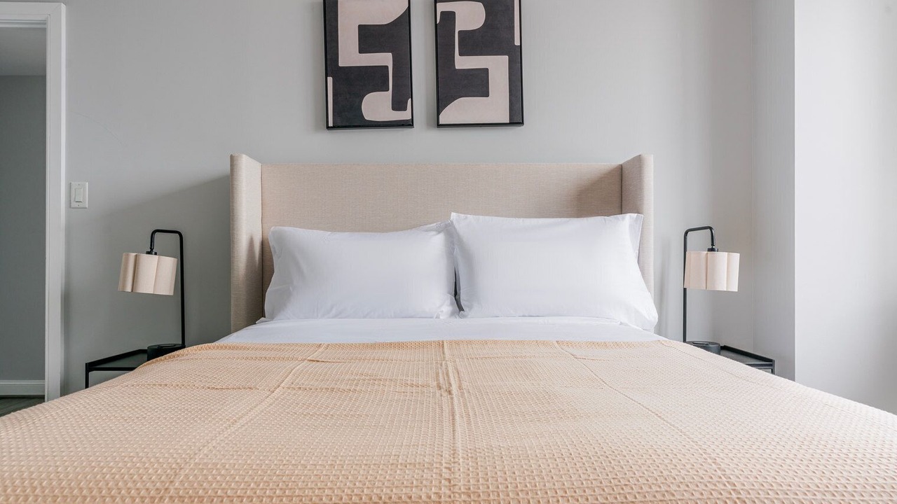 Photo of Bedroom in Woodmont Triangle