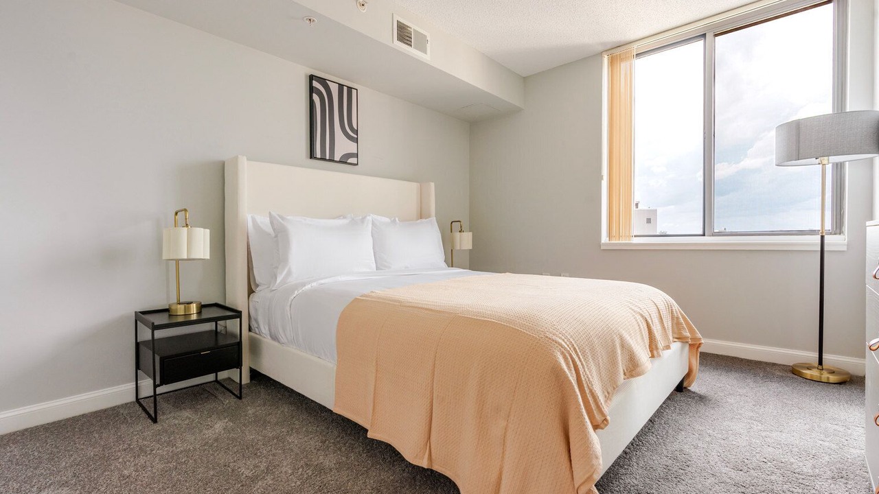 Photo of Bedroom in Woodmont Triangle