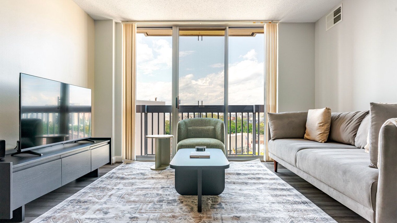 Photo of Livingroom in Woodmont Triangle