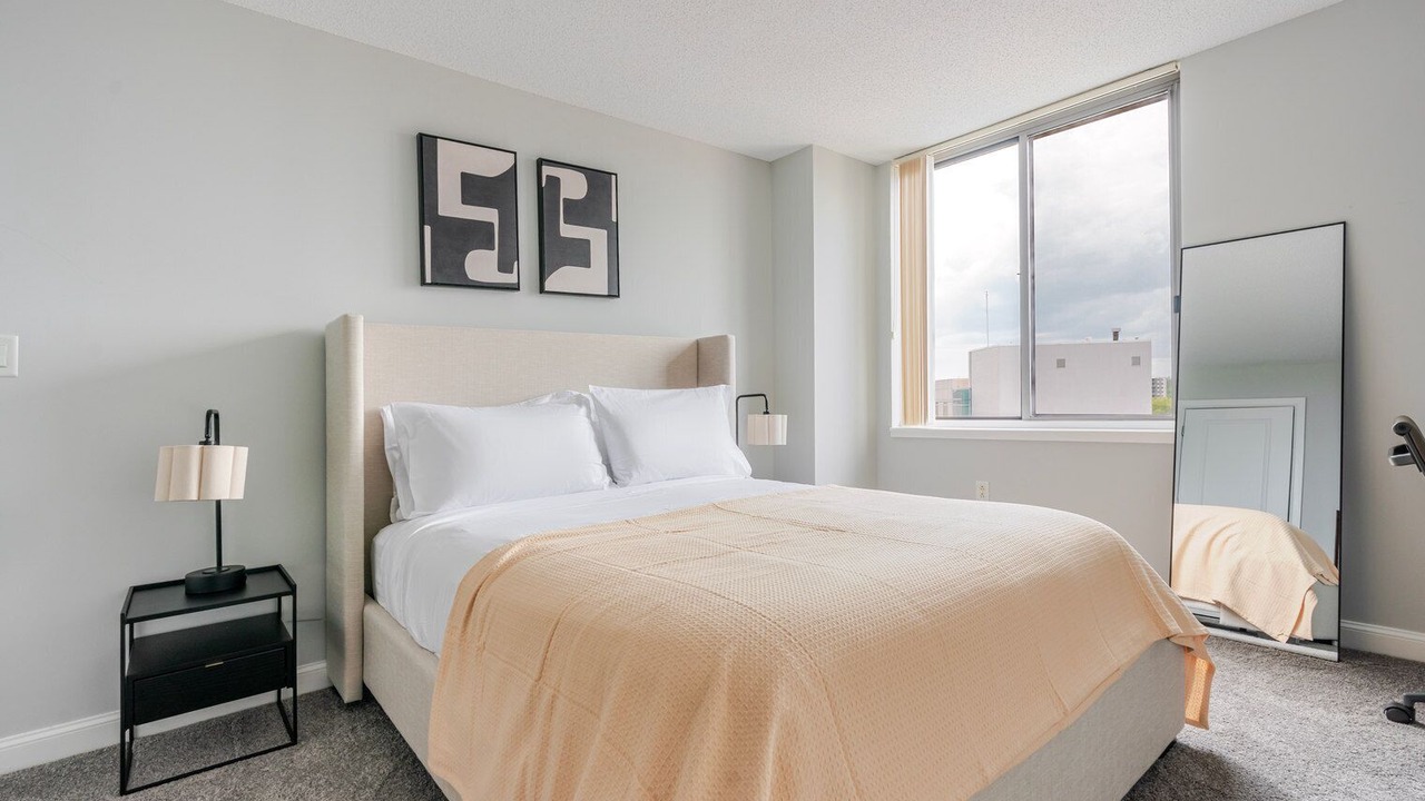 Photo of Bedroom in Woodmont Triangle