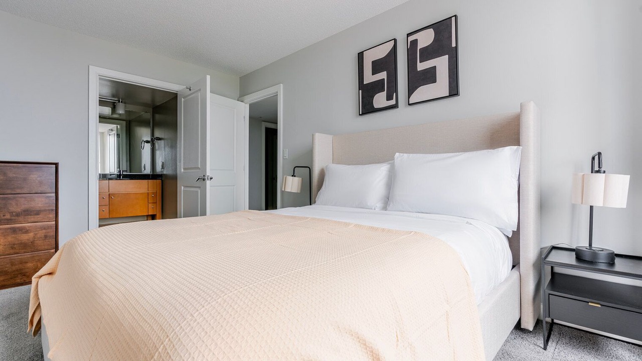 Photo of Bedroom in Woodmont Triangle