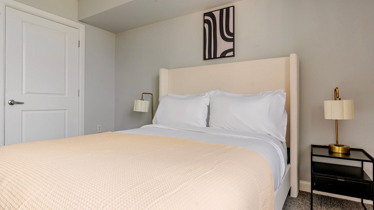 Photo of Bedroom in Woodmont Triangle