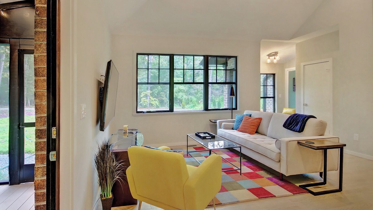 Photo of Livingroom in Chapel Hill