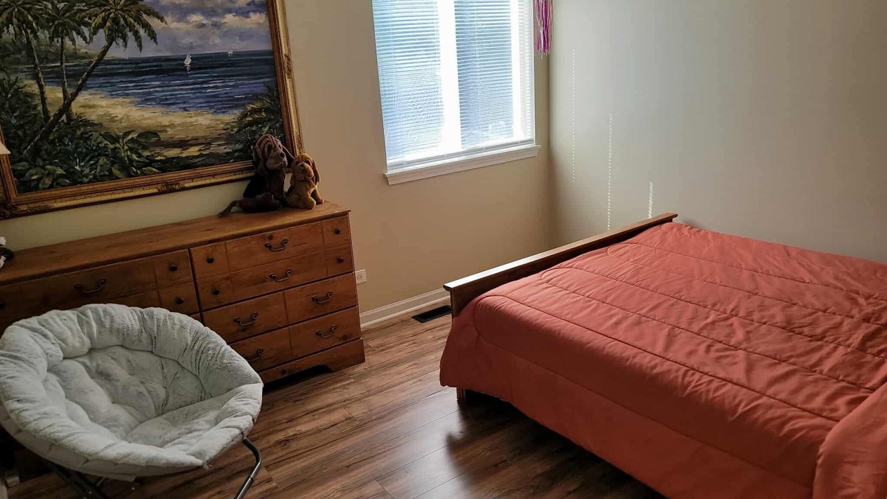Photo of Bedroom in Lake in the Hills