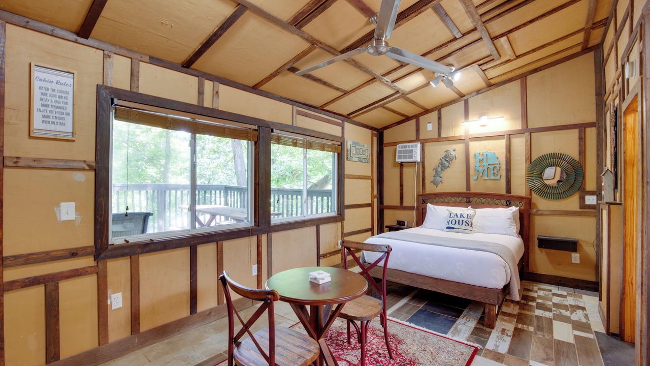 Photo of Bedroom in Lake Lafayette