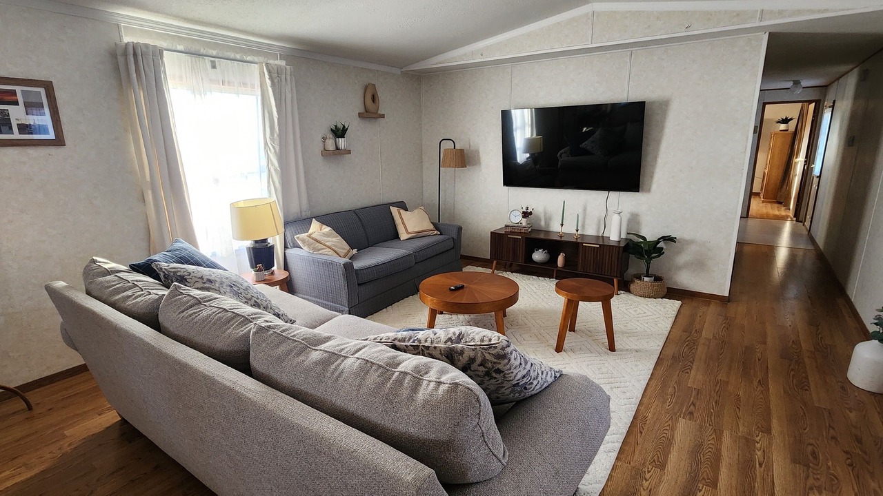 Photo of Livingroom in Northeast Entrance Badlands