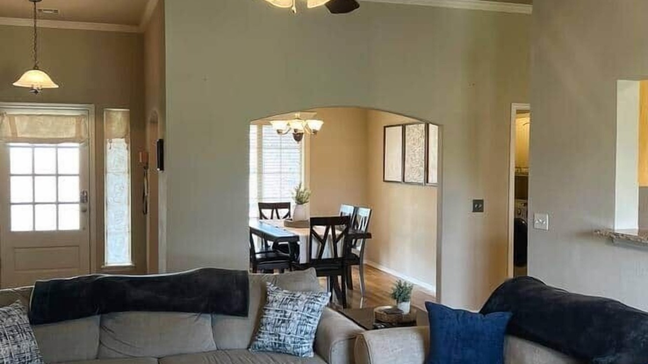Photo of Livingroom in Jenks