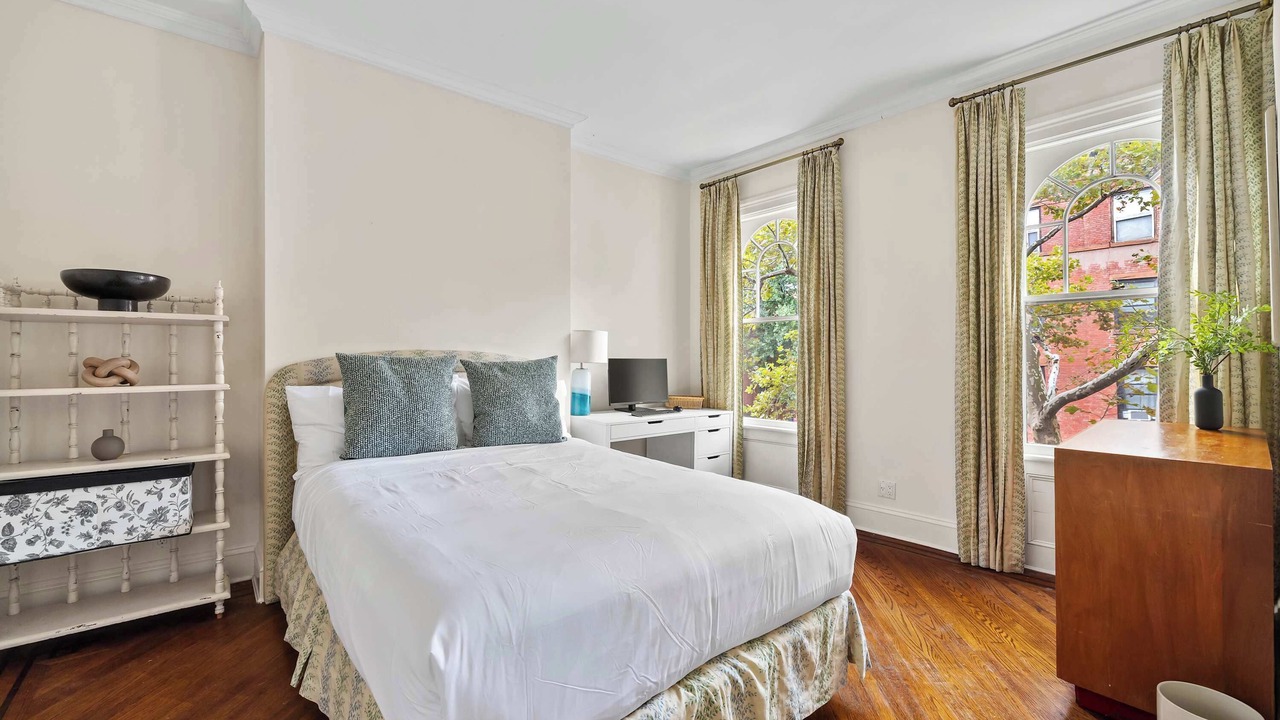 Photo of Bedroom in Cobble Hill