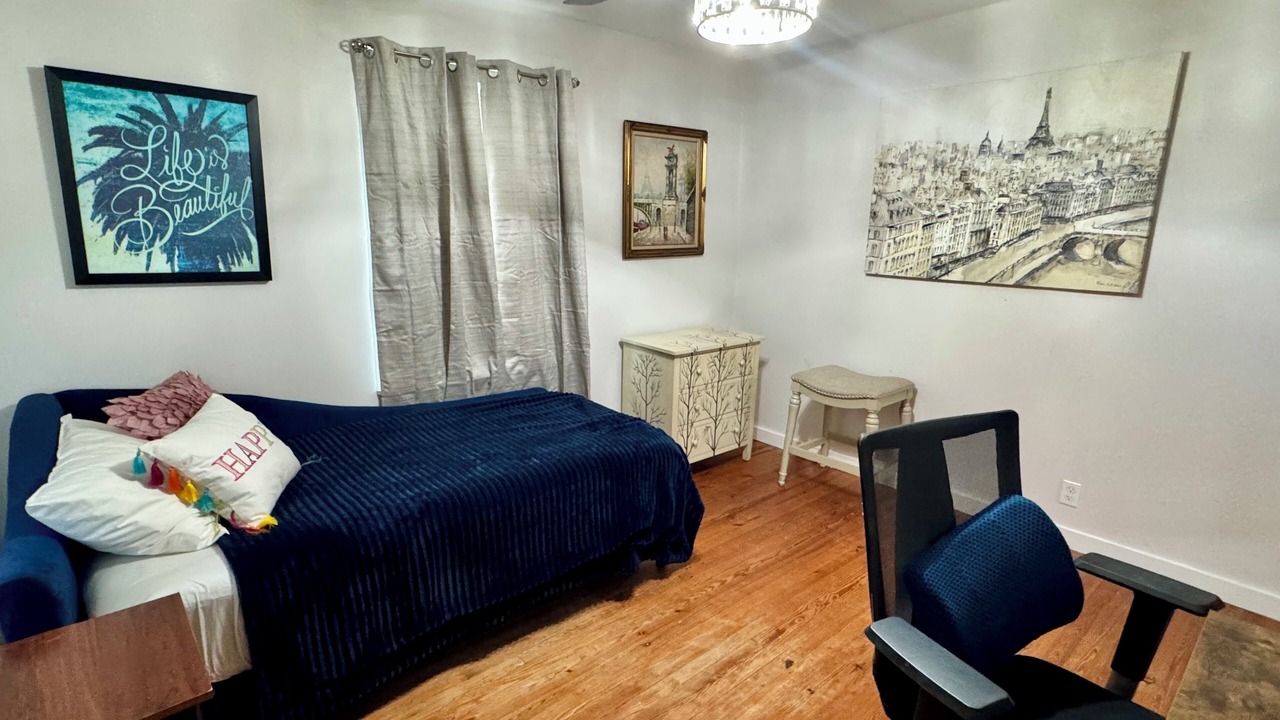 Photo of Bedroom in Apex