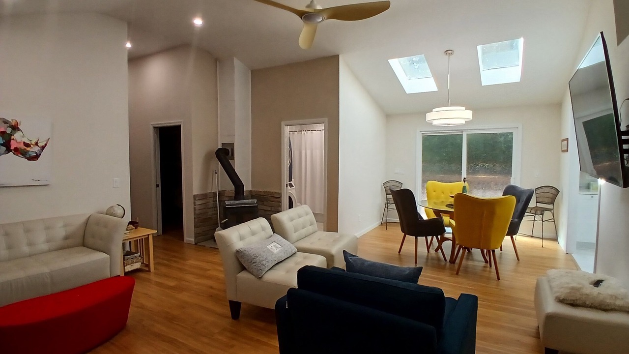 Photo of Livingroom in Northwest Raleigh