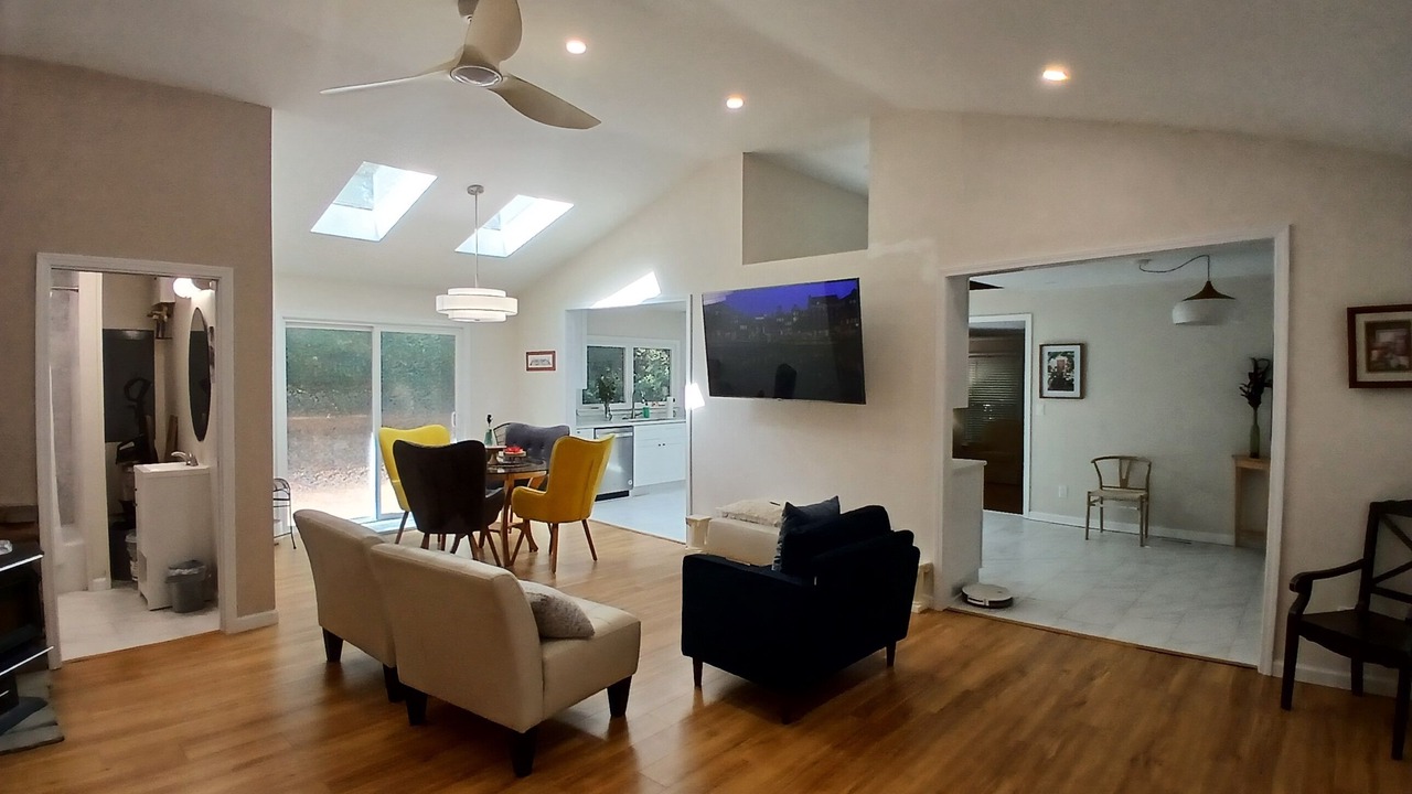 Photo of Livingroom in Northwest Raleigh